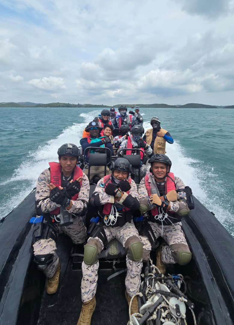 UNODC_BMB's tweet photo. @UNODC_MCP, supported by a Japan Coast Guard secondee from @JCG_koho_en, is conducting VBSS training on hazardous materials identification and safe handling for boarding officers from Indonesia 🇮🇩, Malaysia 🇲🇾 &amp; the Philippines 🇵🇭 Strengthening regional maritime safety together! https://t.co/w9K1PJXSQg
