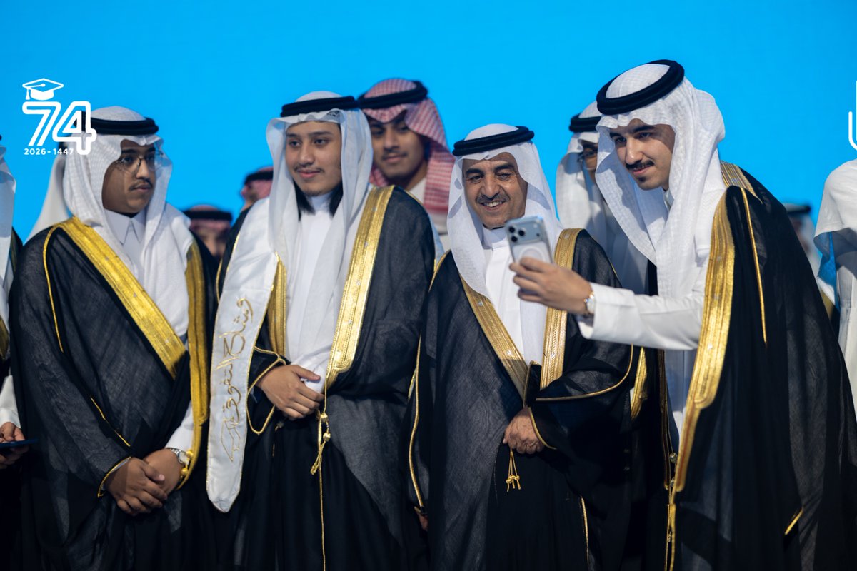 uqu_edu's tweet photo. جانب من مشاركة رئيس ⁧#جامعة_أم_القرى⁩ أ. د. معدي بن محمد آل مذهب للطلاب الخريجين في حفل #تخرج_جامعة_أم_القرى_74. https://t.co/MPdLCI2SzY