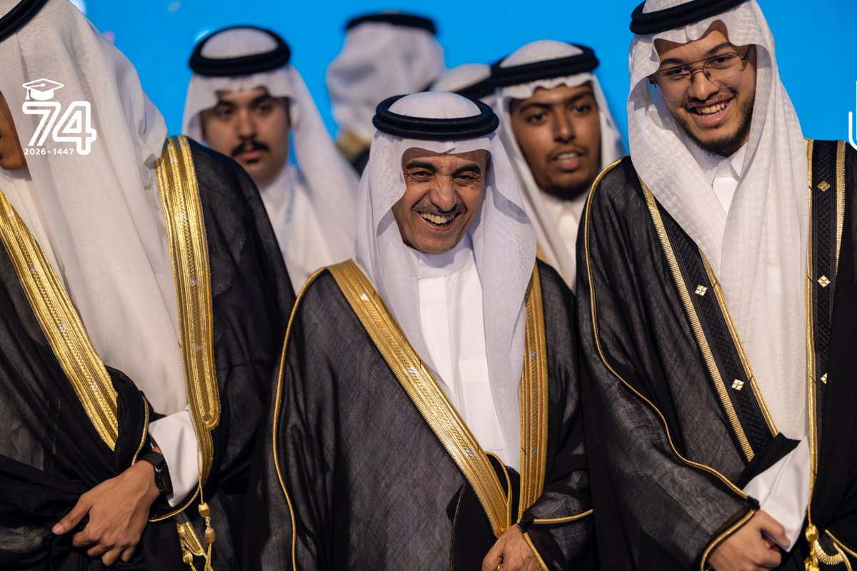 uqu_edu's tweet photo. جانب من مشاركة رئيس ⁧#جامعة_أم_القرى⁩ أ. د. معدي بن محمد آل مذهب للطلاب الخريجين في حفل #تخرج_جامعة_أم_القرى_74. https://t.co/MPdLCI2SzY