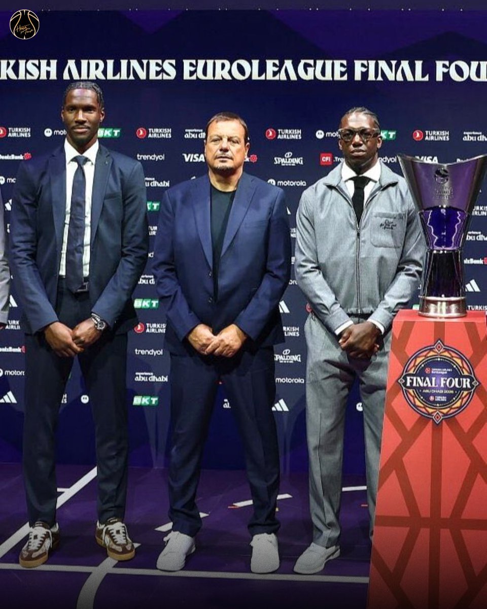 euroleague_time's tweet photo. Ergin Ataman ve 2 yeni süperstarı 👀 https://t.co/1AKlvXaarh