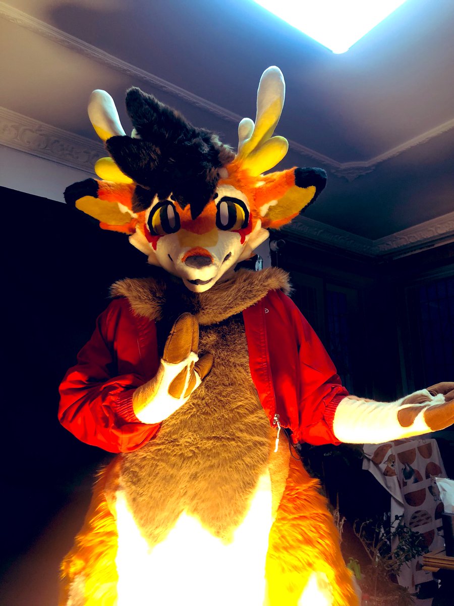 💥
#fursuit #furry #fursuitdeer