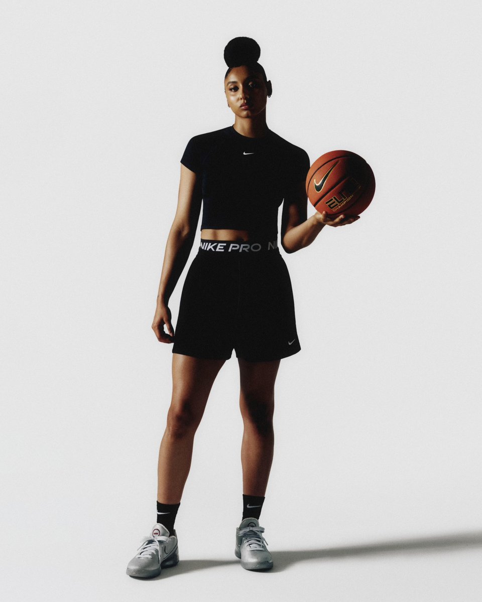 Novelship's tweet photo. Juju Watkins is reppin' hard with the first-ever athlete co-created sneaker in the Nike LeBron NXXT Gen line!
Thoughts??? 

#juju #nike #fyp #trending #sneakers #SneakerWatch #fyp #shoes #sneaker #sneakerhead #sneakernews #basketball #basketball🏀 #sport #fyp #fypシ #nike #aj https://t.co/GTHuA5Wb5T