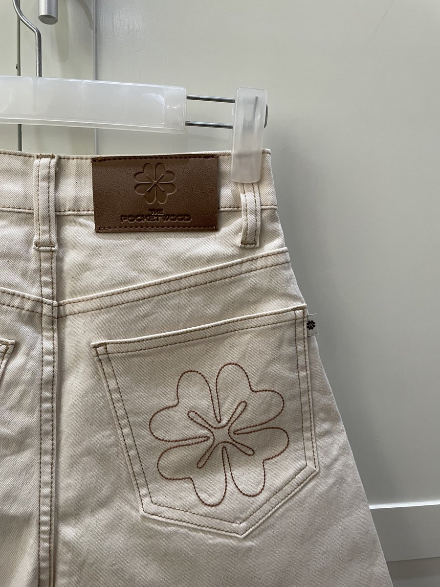 mistletoe.thriftshop tweet media