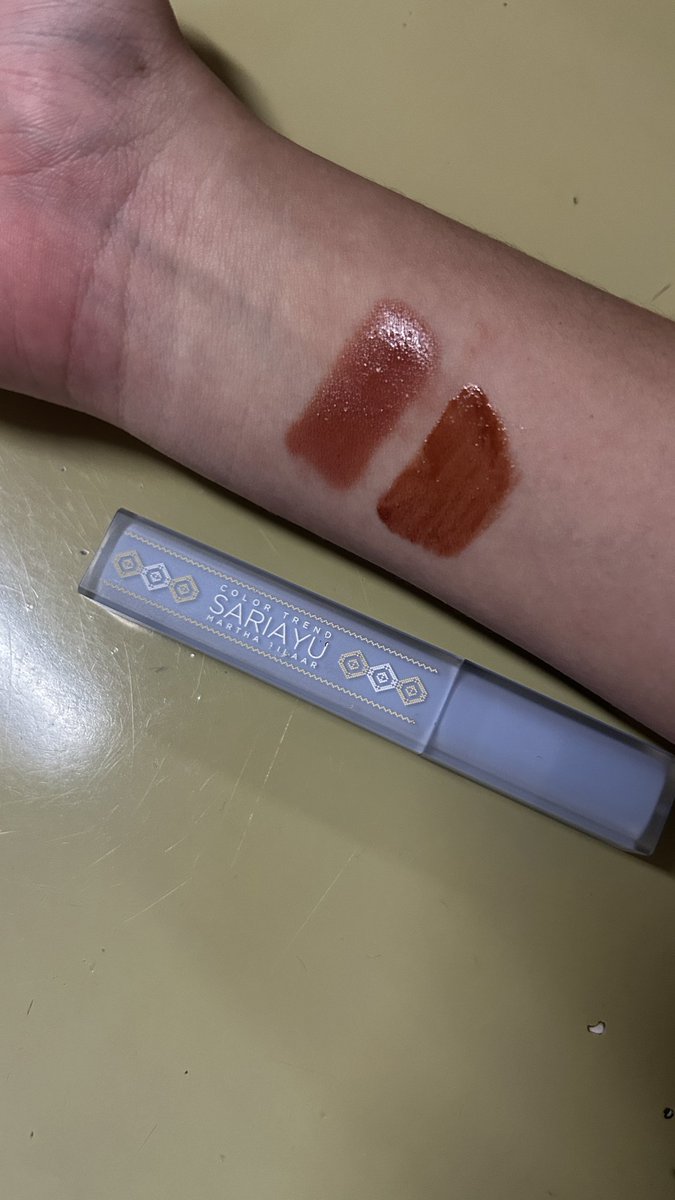 leniazaa's tweet photo. Fix bakal repurchase Sariayu Dear Mahameru Tinted Lip Oil - shade 02 Widyadari terus. Gak butuh YSL lagi kalau ada yang semirip ini 
https://t.co/bZa25aazsx https://t.co/H1jdGItbqa