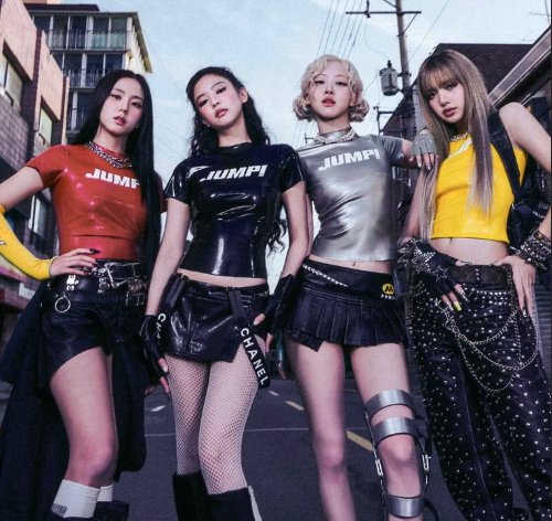 فرقة BLACKPINK يعلنون عن تعاونهم مع متحف كوريا الوطني لعودتهم القادمة "DEADLINE".