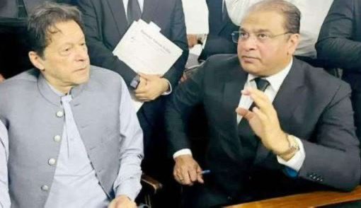 AsadAToor's tweet photo. 🚨🚨#BREAKING: In a shocking revelation, Barrister Salman Safdar shared that almost 4 months ago (the time meetings of former Imran Khan banned) @ImranKhanPTI first time started problem in vision and reported this to jail authorities but no medical check was done unless sudden loss of vision from one eye. Even after the injection he has no improvement and only 15% vision from his right eye.