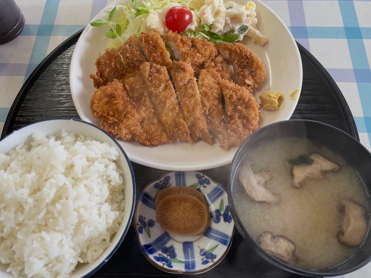 tamakin55's tweet photo. 上富良野の松月さん
相変わらず美味い😋
豚カツ二枚は
ディフォルトです https://t.co/hso1UJMthC