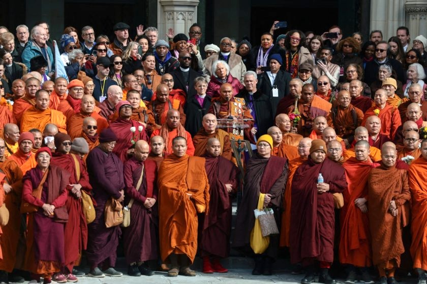 Buddhistdoor's tweet image. BDG News: Buddhist Monks Complete Historic Walk for Peace to Washington, DC

🔗 Read more: tinyurl.com/mr37jsu6

#Buddhism #BuddhistMonk #Pilgrimage #Peace #Compassion #WashingtonDC #EngagedBuddhism #Theravada #WashingtonNationalCathedral #WalkForPeace