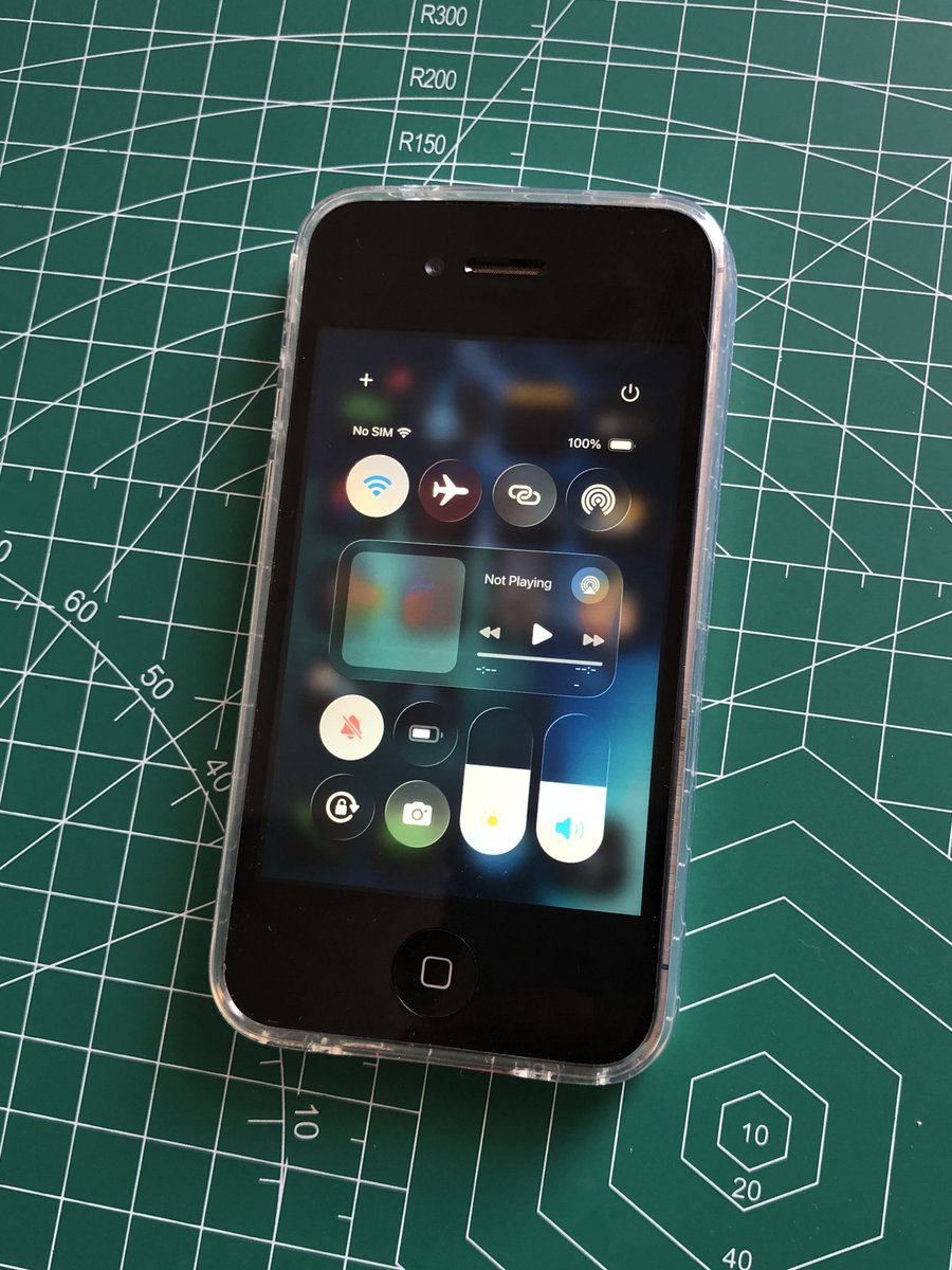 iPhone 4S meets Liquid Glass