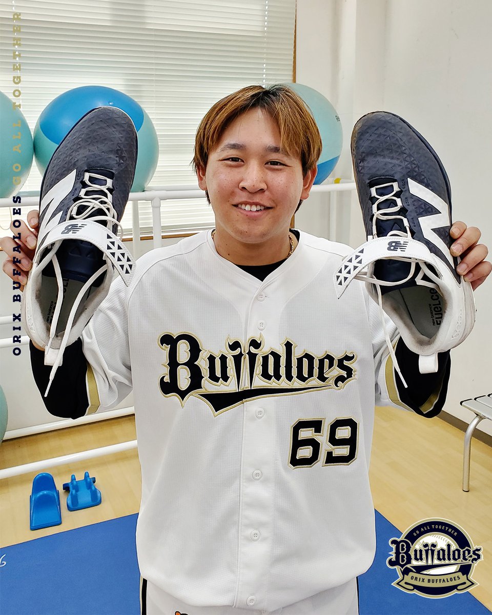 宮城大弥 #ジェリーさんのユニフォーム着てみた #213cm #スパイク34cm