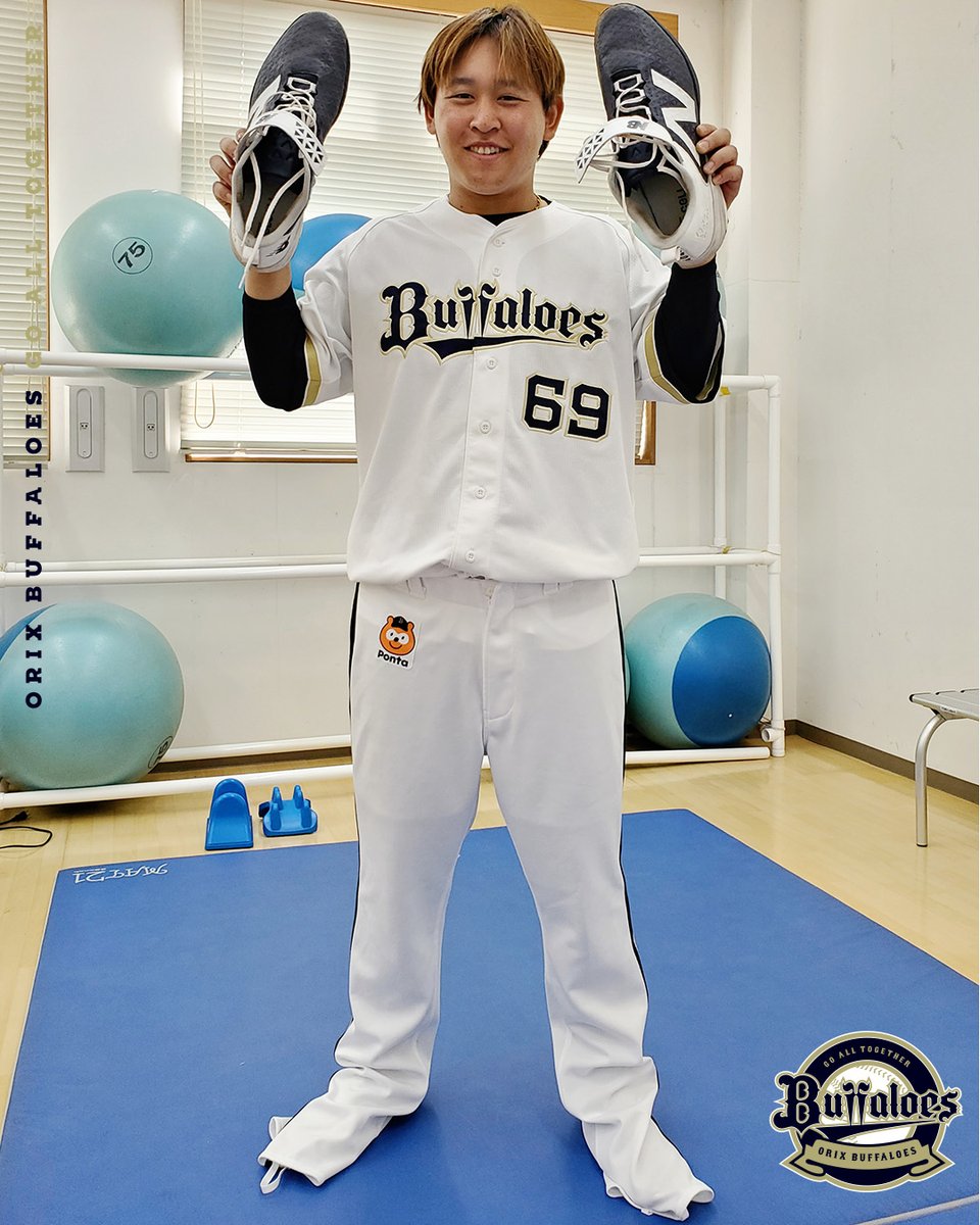 宮城大弥 #ジェリーさんのユニフォーム着てみた #213cm #スパイク34cm