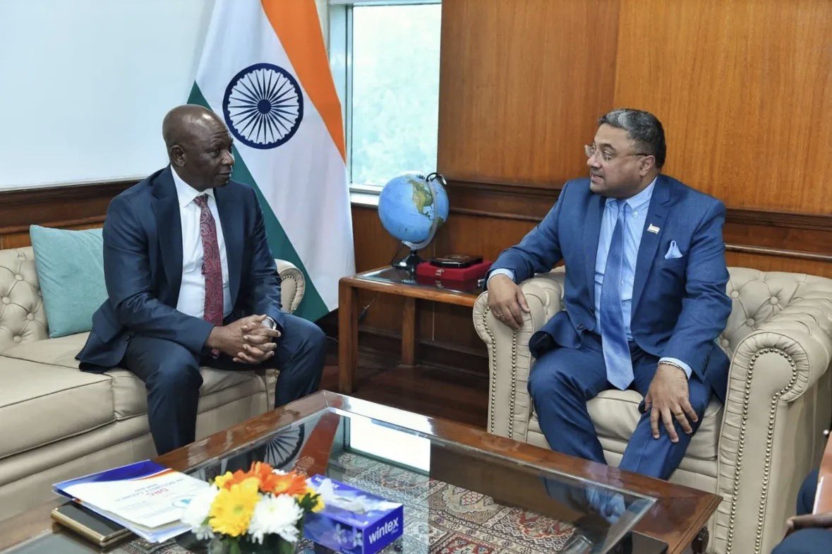DRCinIndia's tweet photo. Janvier 2025

Retour sur la visite officielle en Inde dans le cadre des Consultations sur les Nations Unies, de la délégation du @RDC_Minafet de la RDC, conduite par Monsieur Kabalu Milandu Floribert, Directeur-Chef des services à la Direction des Organisations internationales (OI).

La délégation a été reçue par Monsieur Sibi George, Secrétaire (Ouest) aux @MEAIndia.

Le Secrétaire a félicité la République Démocratique du Congo pour son élection au Conseil de sécurité de l’ONU et a réaffirmé l’engagement de l’Inde à renforcer la coopération sur les questions d’intérêt commun.

@Presidence_RDC
