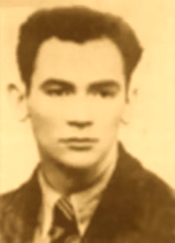 Un boulanger. Qui, refusant de travailler pour les Allemands, combat avec le maquis. "Voilà 10 minutes, écrit-il, que je viens d'apprendre que je vais être fusillé. Pourquoi? Pour avoir été trop Français." Le 8 fév. 1944 Jean Guillozet est exécuté. Par la police de Vichy. 20 ans.