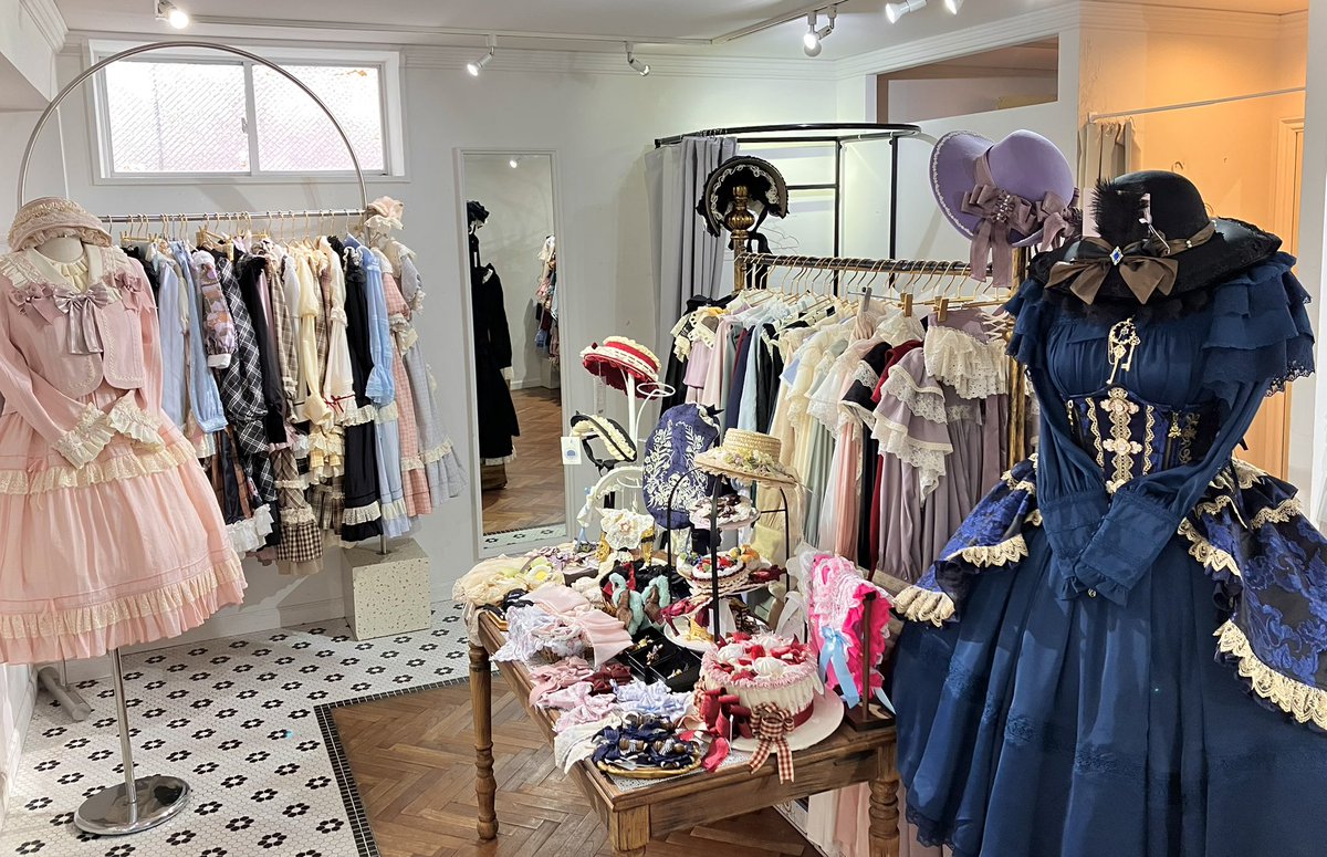 Hoshibako_osaka's tweet photo. ＼ #星箱大阪店 よりお��らせ♡ ／

このたび、
HoshibakoWorks大阪店の
Instagramアカウントを開設いたしました📷✨

スタッフコーデの着画や
おすすめアイテムのご紹介など、
心ときめくスタイルをお届けしてまいります🎀

フォローして最新情報をチェック🕊️

▶︎ https://t.co/RqCF9JZyHg https://t.co/QgkSOYuCMI