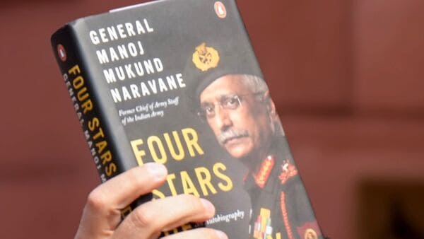 SHOCKING TRUTH 🔥

𝐌𝐨𝐝𝐢'𝐬 𝐂𝐡𝐢𝐧𝐚 𝐌𝐞𝐬𝐬-𝐔𝐩!

Big Reveal From Gen Naravane's Hidden Memoir! 
It shows How the #Modi Govt Mishandled the Ladakh border fight with China. 

𝟏. 𝐍𝐨 𝐅𝐮𝐥𝐥 𝐑𝐞𝐬𝐞𝐭
In past China clashes, India always demanded everything back to