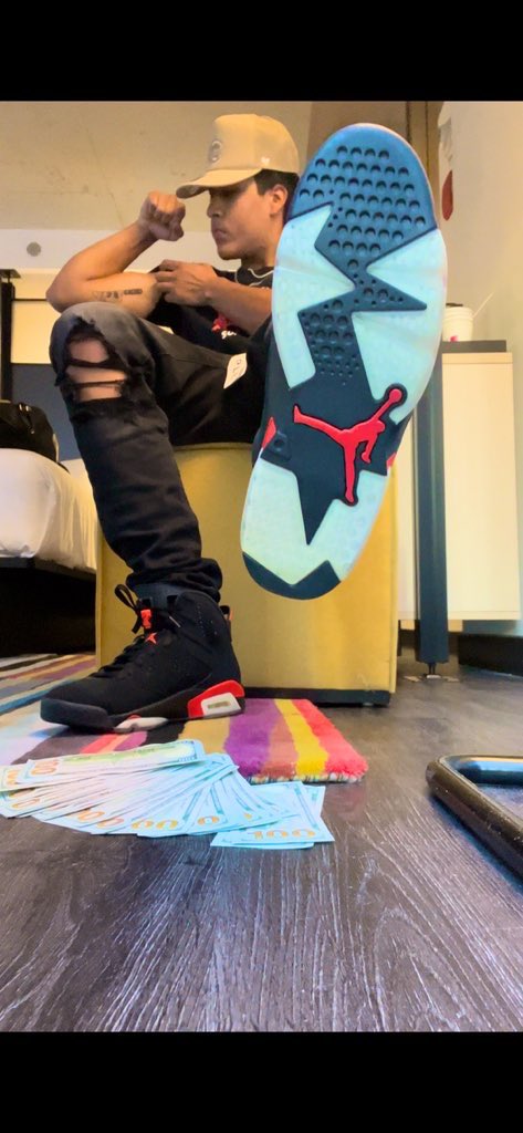 _MasterZach's tweet image. POV: You on your knees handing over everything you got your bully.