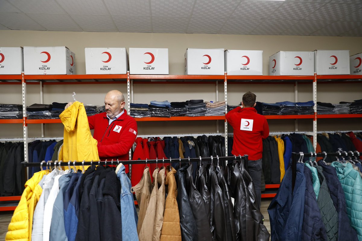 Bu kapı her daim açık. 🚪

Hayırseverlerimizin desteğiyle, bugün Türkiye’nin dört bir yanındaki Kızılay Butiklerimizle ihtiyaç sahibi ailelerimizin yanındayız.

Her birinin kapısı aynı özenle, aynı emekle daima açık. 🌙🤍