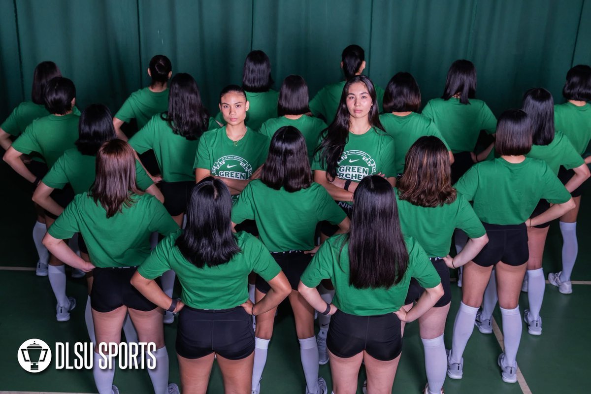 THIS SHOT?!?!? oh we are so ready for you, senior shevana and angel 💚🏹