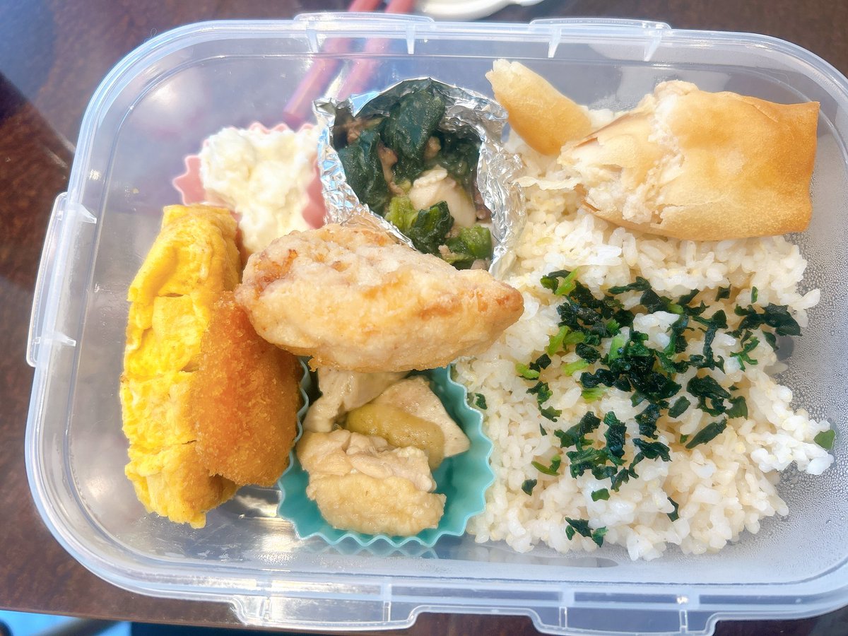 休憩やー
今日のお弁当も同じ具材ばっかり....
ほんまにみんな何入れてるか教えて( ᐛ )ﾜｶﾝﾅｲ