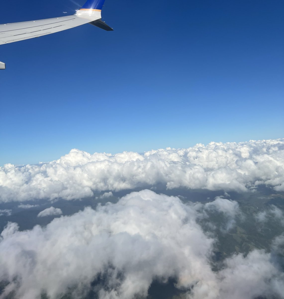 bbeeslyy's tweet photo. q ganas de acostarme en las nubes https://t.co/QeF8SJjxvm