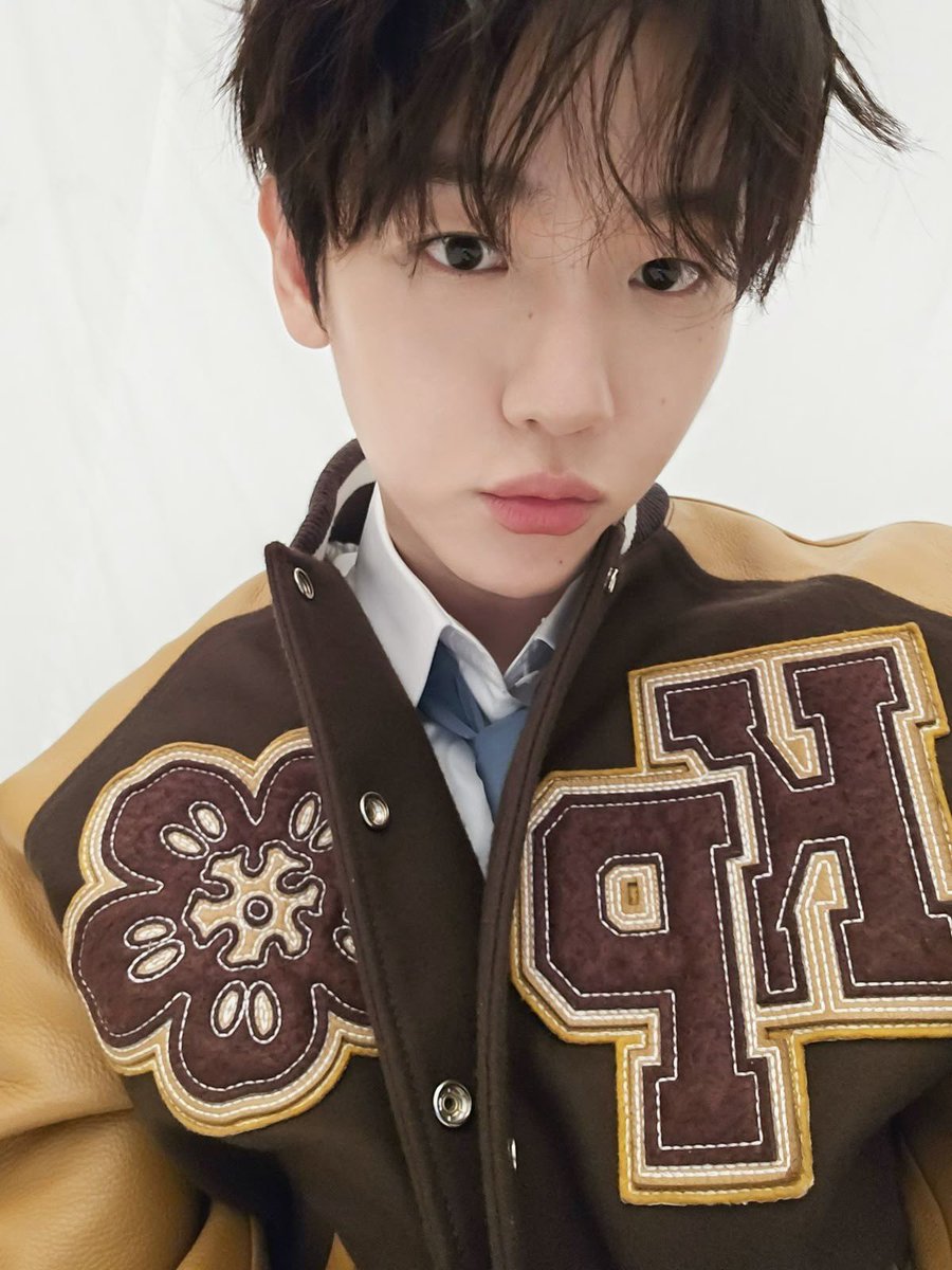 baekttf's tweet image. Zhanghao being baekhyuns biological son and suffering the same fate as dada (being ripped away from his family that went from 9 to 5)