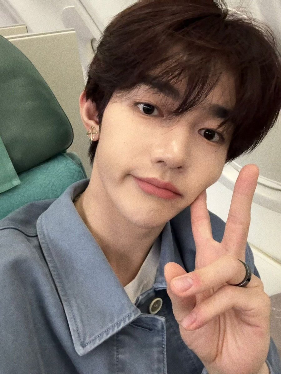 baekttf's tweet image. Zhanghao being baekhyuns biological son and suffering the same fate as dada (being ripped away from his family that went from 9 to 5)