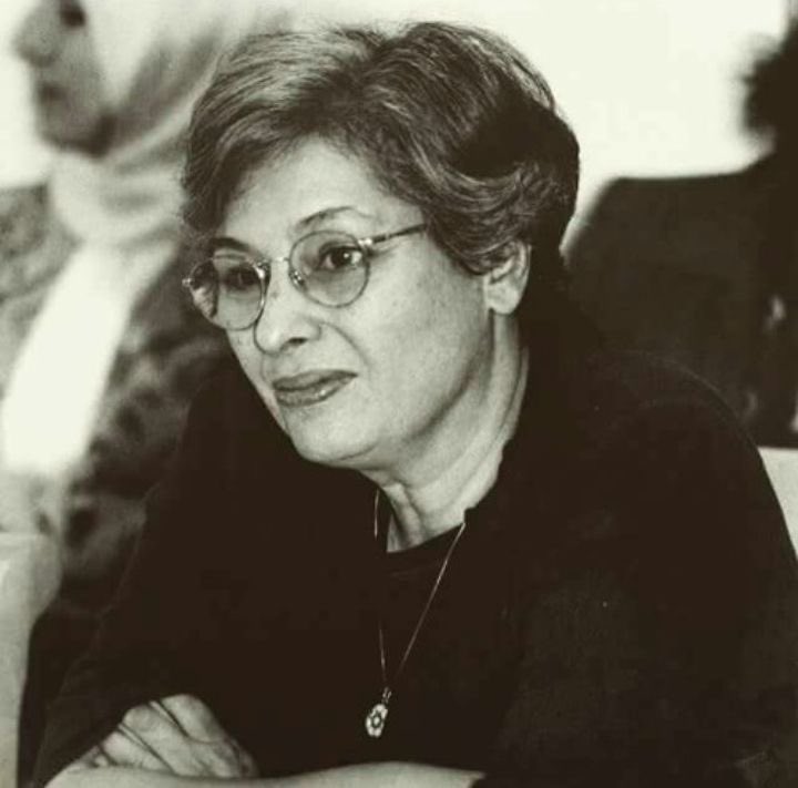 عاهدت نفسي أن أغير بعضًا من طباعي، أن أصمت أكثر، مثلًا أن لا أبادر بالسؤال دائمًا، و لا أبرر لغيابي، أن أوسع للعزلة مكانًا أكبر، أن أقلل من العلاقات و التكلف، أن أظهر بشكل سعيد دائمًا، مهما اشتعلت الحرائق في صدري.

-رضوي عاشور 
اثقل من رضوي: مقاطع من سيرة ذاتية.