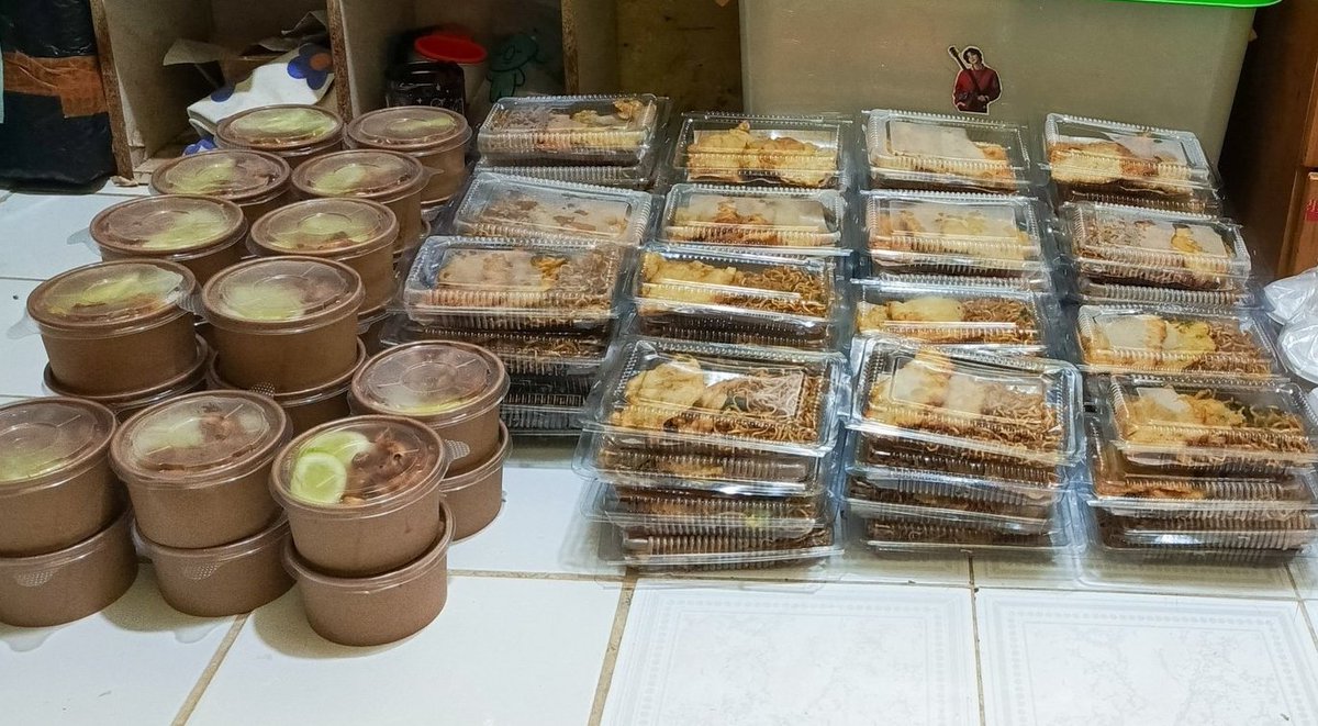 Temen-temen minta tolong bantu RT ya please🥺🙏

Menjelang ramadhan aku open jumat berkah berbagi rice bowl &amp; mie + gorengan🥰💜 Start 13k ya, akan dibagikan ke masjid, panti asuhan, ojol &amp; tunawisma. Tanpa minimal order, jadi boleh banget berbagi berapapun💜

📍Jakbar