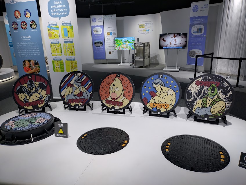 takao_obc's tweet image. 大阪市下水道化学館の「マンホールふたスタンプラリー」が面白い。型押し式のスタンプで、銀箔の台紙に押せば、凹凸のある本物のマンホールの蓋のような仕上がりになります。なんと入館料無料！
マンホール好きにはたまらない施設です。
#大阪市下水道科学館 #マンホール #スタンプラリー