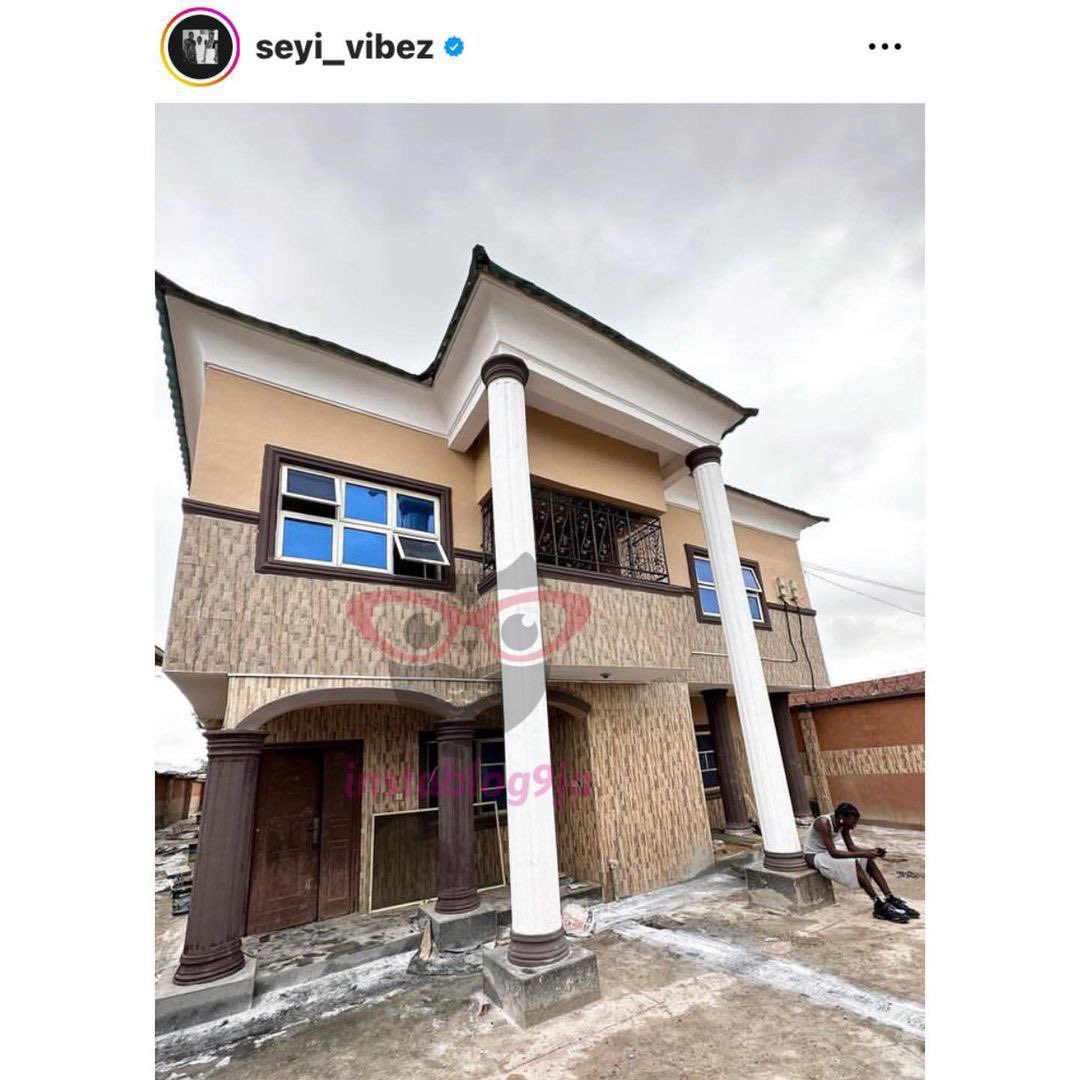emmywiireszn's tweet image. Zinoleesky's parents' house vs Seyi Vibez's parents' house