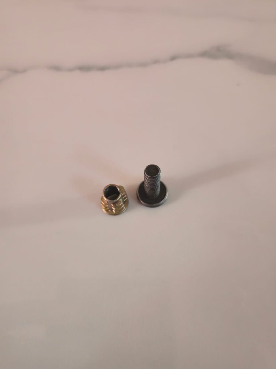 VijaySHD's tweet photo. 1/7. I bought a @WakefitCo  center table for ₹16,000, expecting durability &amp; strength. What I got instead was a 60kg safety liability and a masterclass in customer harassment.
Reality Check:
Product Failure: In less than 100 days, the screws &amp; grooves literally fell out https://t.co/MIZ1bWQQq3