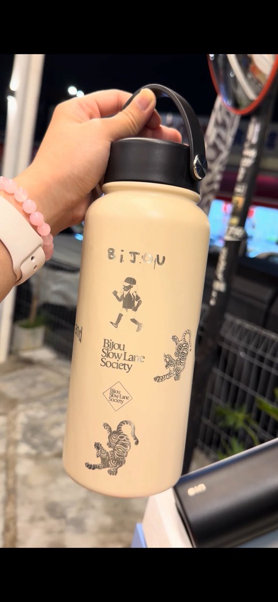 InsideMontigo's tweet photo. Semalam Team Montigo ada dekat Bijou Cafe dekat Ara Damansara!
Siap ada custom engraving tema Bijou π
Tolong suggest tempat next kat bawah π
#InsideMontigo https://t.co/L2jf2lyBaY