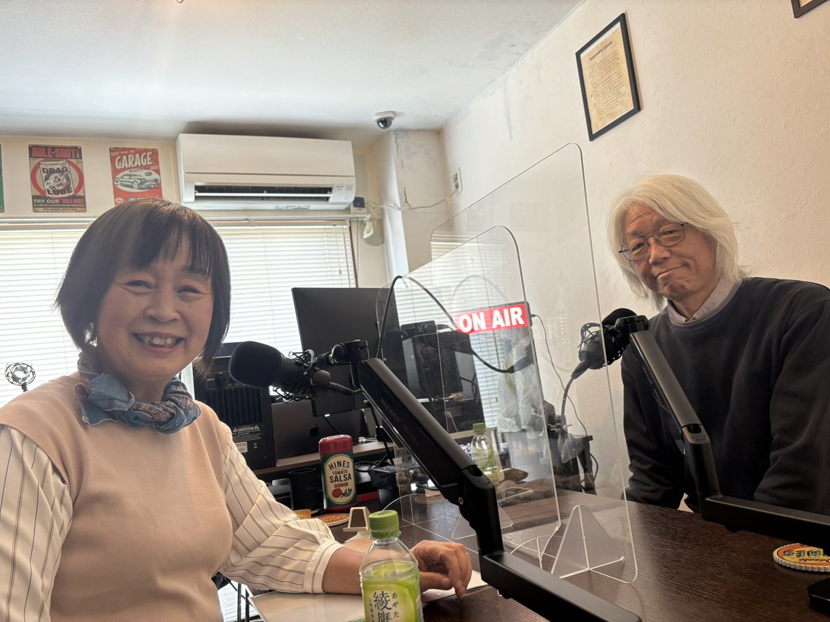 Gigtime_break5's tweet photo. 【さとうねこの弾き語りGig time 】ゲストは、Janと書いて（ヤン）と読む、Jan(ヤン）さんです。DTMerとして打ち込みで曲を作成しているJan（ヤン）さん。
Janと書いて（ヤン）と読むのは何故か？今回はその疑問からお聞ききしています。
#谷浩明
#さとうねこ
#break5radio
https://t.co/UJMRKQ1xu8 https://t.co/qmjjjU2CAS