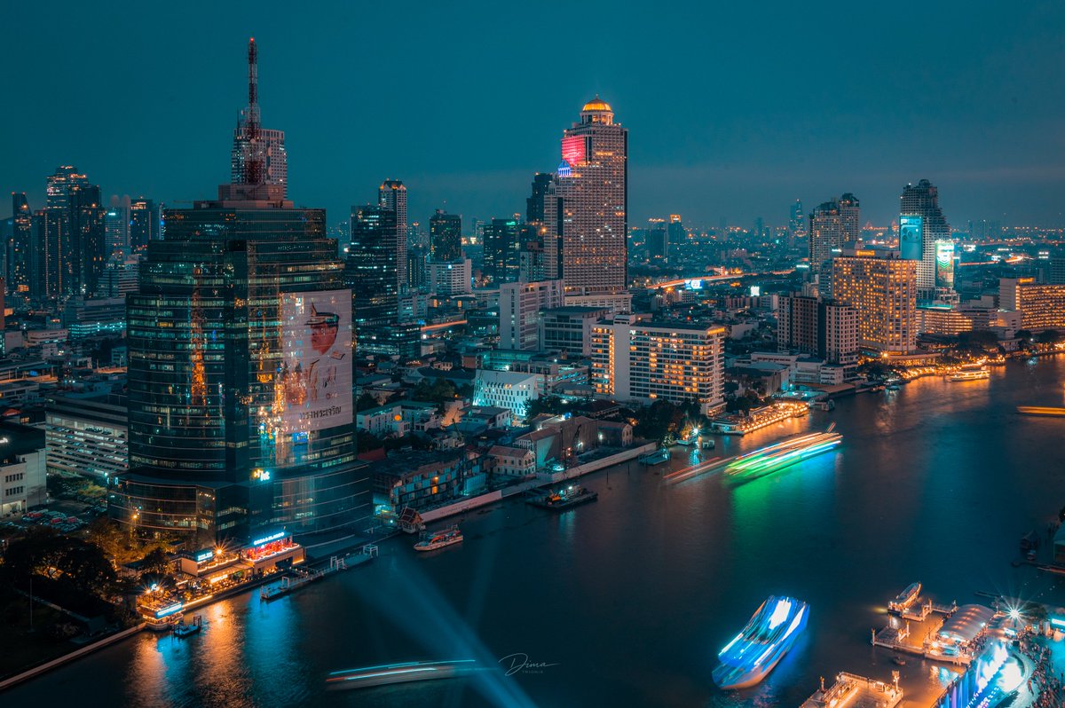 Beautiful #Bangkok city at night from Three Sixty rooftop @ Millennium Hilton. 
Have you been here?