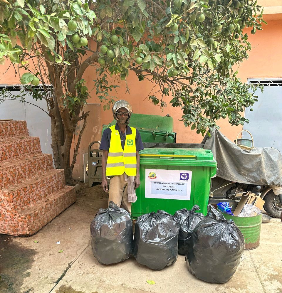 Community Sensitization!
Communities thrive when they are clean! At BleagLee, we’re sensitizing neighborhoods on waste collection—because waste is not just waste, it’s the beginning of something new. 💡♻️
#BleagLee #WasteToWealth #CleanCommunities #CircularEconomy