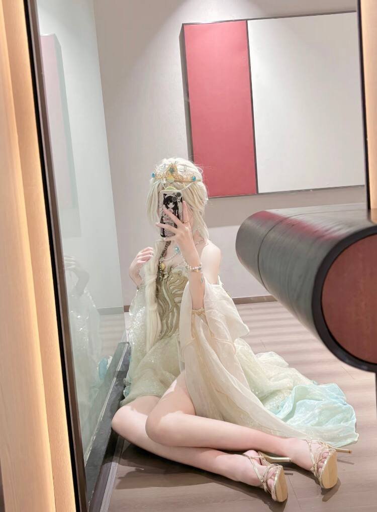 现在是下午15:24分（限24小时）  给这条动态  点赞评论  66   全部Luo 照回复！不回复是小🐶📷 📷 🐶