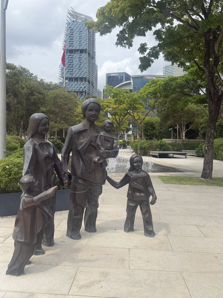 Chua Boon Kee, Happy Family of Five, 2012 . (Forged copper).