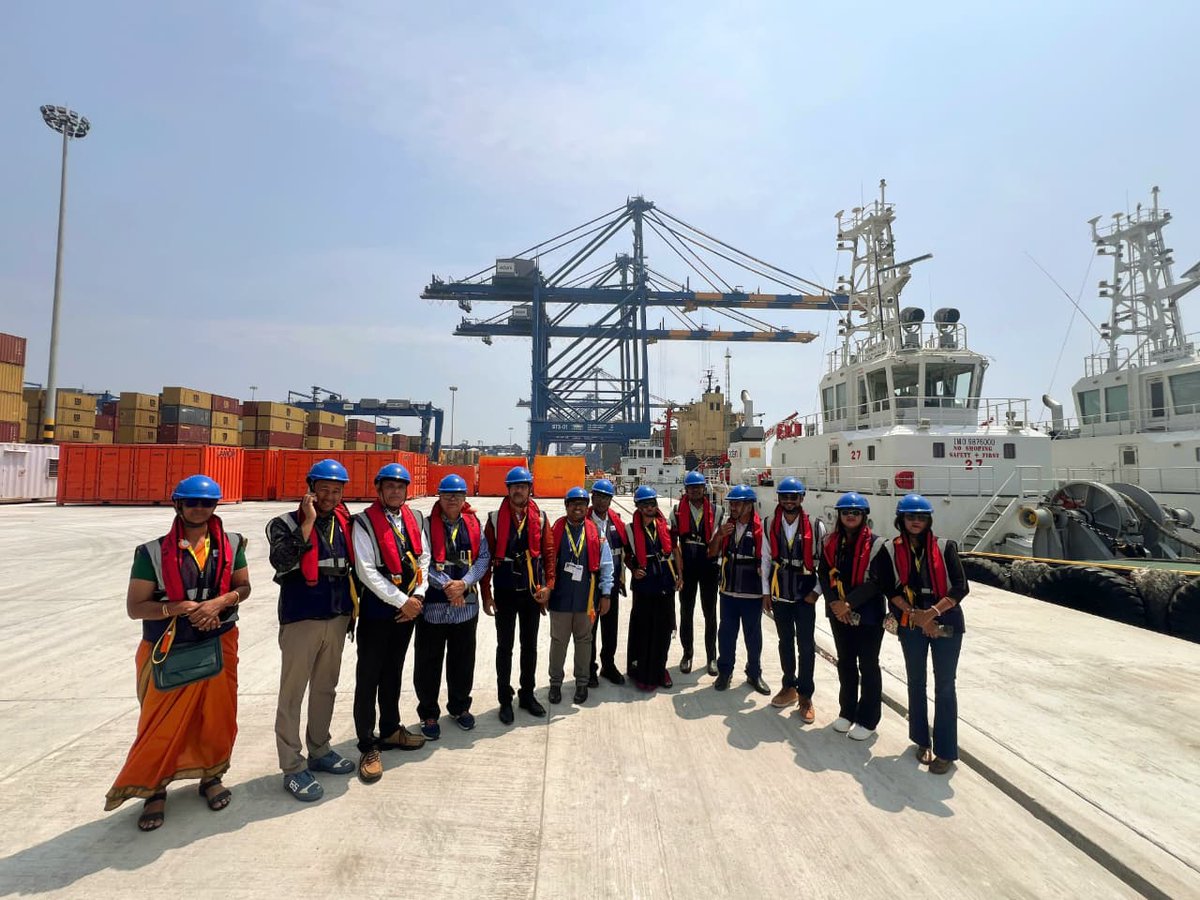 PIBodisha's tweet photo. Odisha Media Delegation Interacts with Governor of Kerala; Visits Vizhinjam International Seaport

“Kerala’s progress in health and education reflects the strength of inclusive governance,” says Governor Shri Rajendra Vishwanath Arlekar https://t.co/ezNnFIv33A