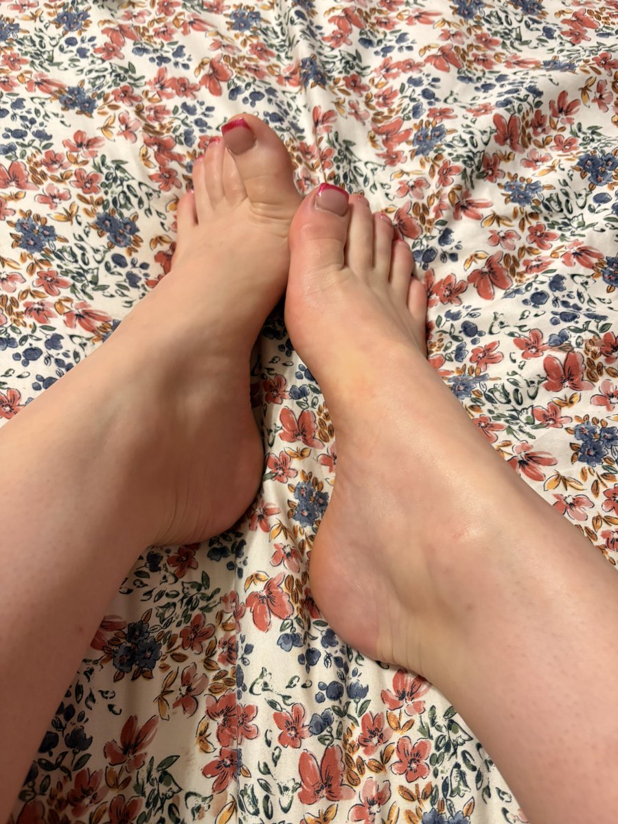 Goddessslave01's tweet photo. Those perfect divine feet own me now. Proud &amp; blessed to worship and serve @goddessvioletv as my Goddess and new owner.

Feet soles femdom findom paypig toes finsub https://t.co/Ere5zX6obW