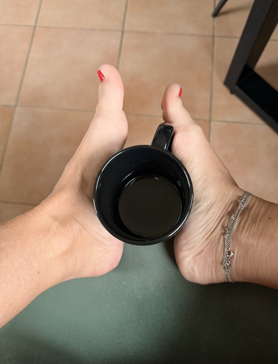 Meine Tasse ist leer…
und du bist dran, sie zu füllen.☕💸