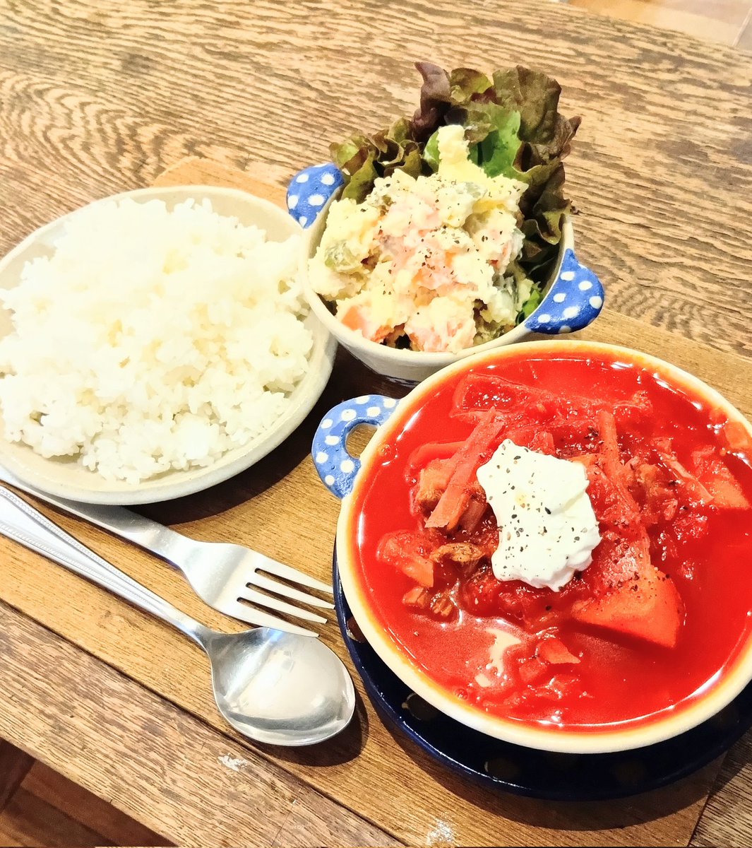 ロケッティーダの冬の風物詩
《真冬のマトリョーシカ展》
始まりました!!
＃高田馬場ロケッティーダ
＃真冬のマトリョーシカ展
＃Twitterは写真が4枚しか載せられないので順繰り各作家さんの写真をあげていきます