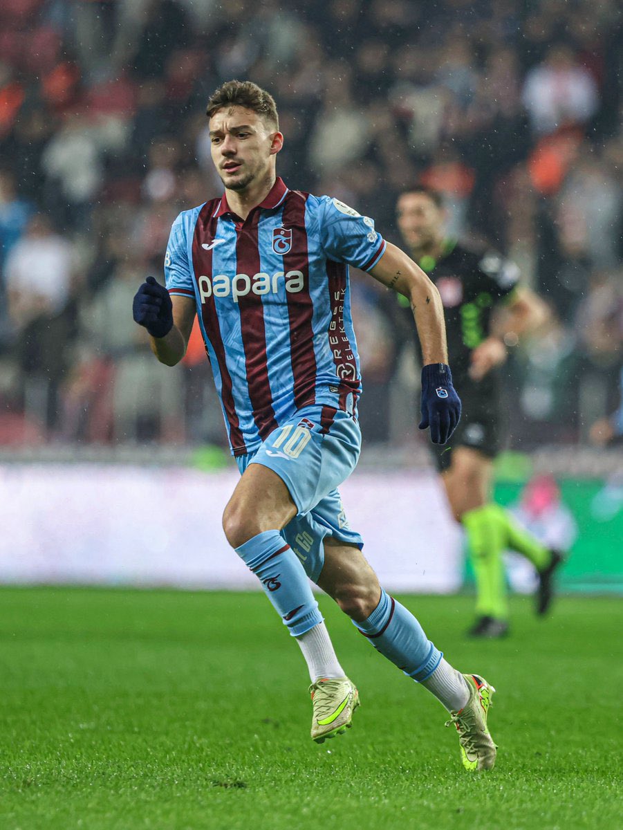 Hey dostum sende bu hafta bol bol frikik çalış uzaktan şut çalış sana çok büyük görev düşüyor