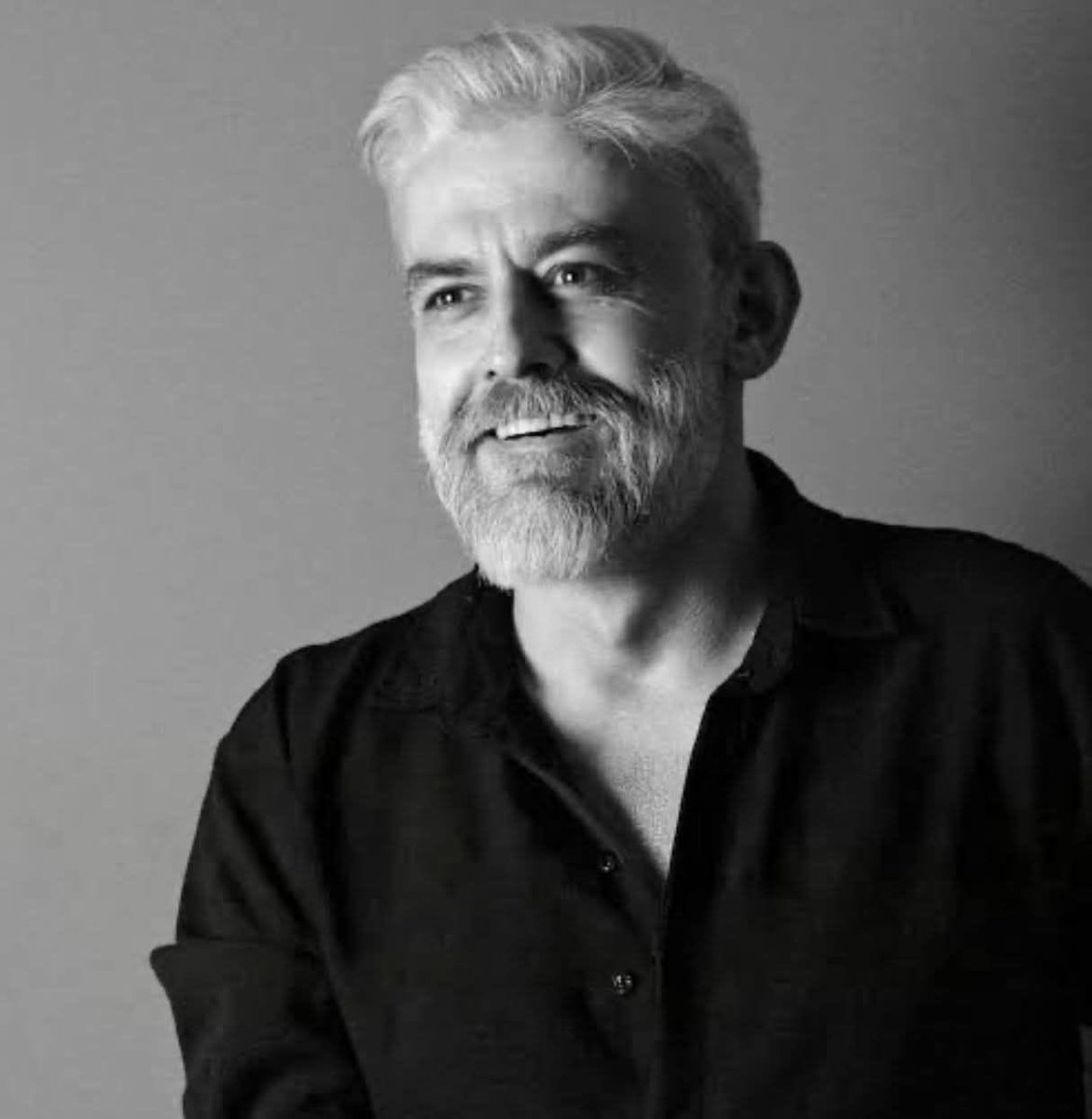 Beyoğlu’muzun sakini, kıymetli sanatçımız Kanpolat Görkem Arslan’ı genç yaşında kaybetmenin derin üzüntüsü içerisindeyiz.

Kendisine Allah’tan rahmet, ailesine ve sevenlerine başsağlığı diliyorum. 

Onu sanatıyla, emeğiyle hep güzel hatırlayacağız. Başımız sağ olsun.