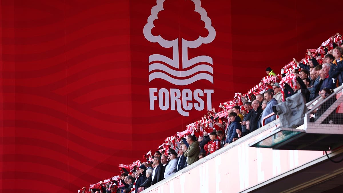 Fenerbahçe'nin UEFA Avrupa Ligi'ndeki rakibi Nottingham Forest, teknik direktör Sean Dyche ile yollarını ayırdı.

Kulübün yeni teknik direktör favorisi ise eski Fenerbahçe teknik direktörü Vítor Pereira.

The Athletic