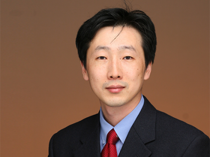 kaistpr's tweet image. Congrats to Prof. Kyung-Jin Lee, named KAISTian of the Year! 🏆 His "Quantum Spin Pumping" discovery is 10x more powerful than old theories and is set to revolutionize ultra-low-power memory.

The future is quantum! ⚛️✨

#KAIST #Physics #Quantum #TechNews #Innovation