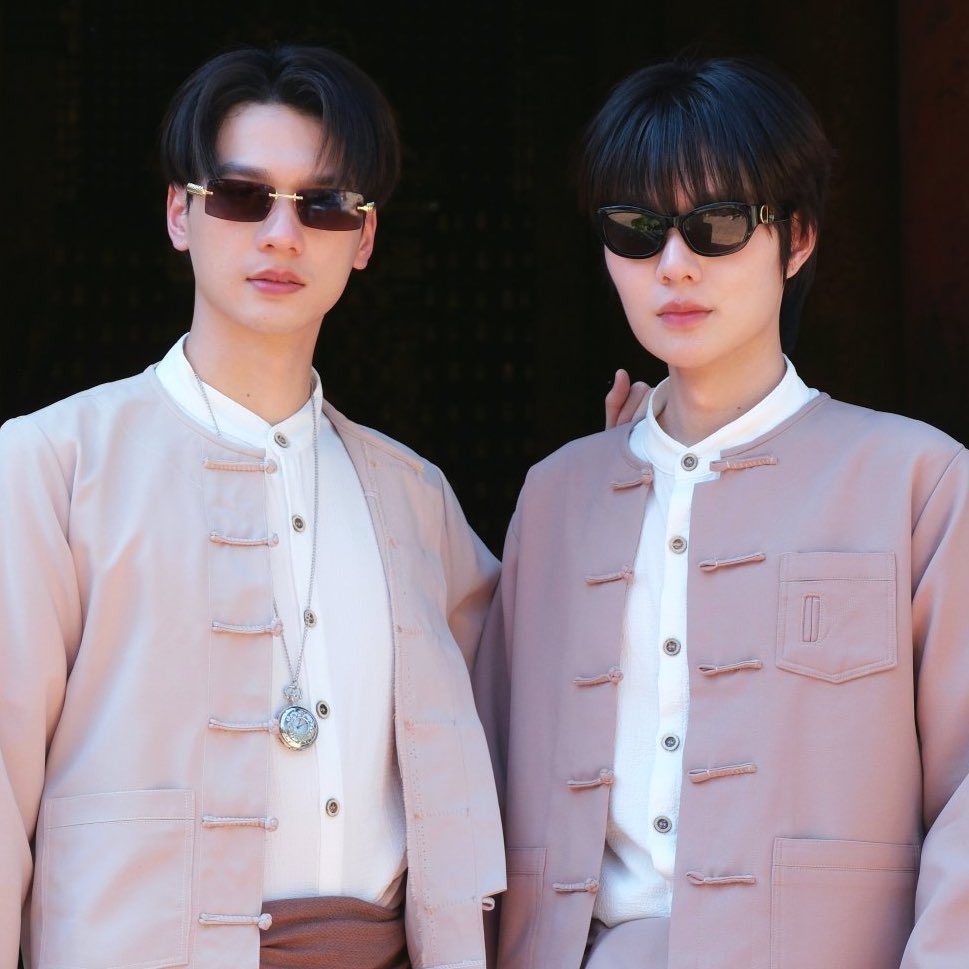 สร้อยเหมือนกันมากปีที่แล้วน้ำปิงห้อย ปีนี้พี่เก่งห้อยหรอ น่ารักมากกกㅠ ㅠ

KENGNAMPING TFS TRIP DAY1
#TFSLostinlovexKNP