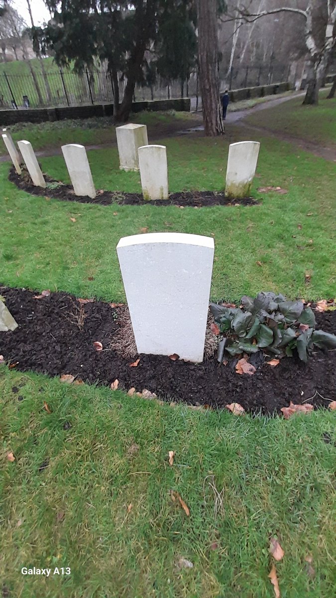 stephenlloyd192's tweet photo. As a VOLUNTEER with the CWGC, I Love cleaning war graves it can be hard, but I think its worth doing https://t.co/SJisKH5LKp