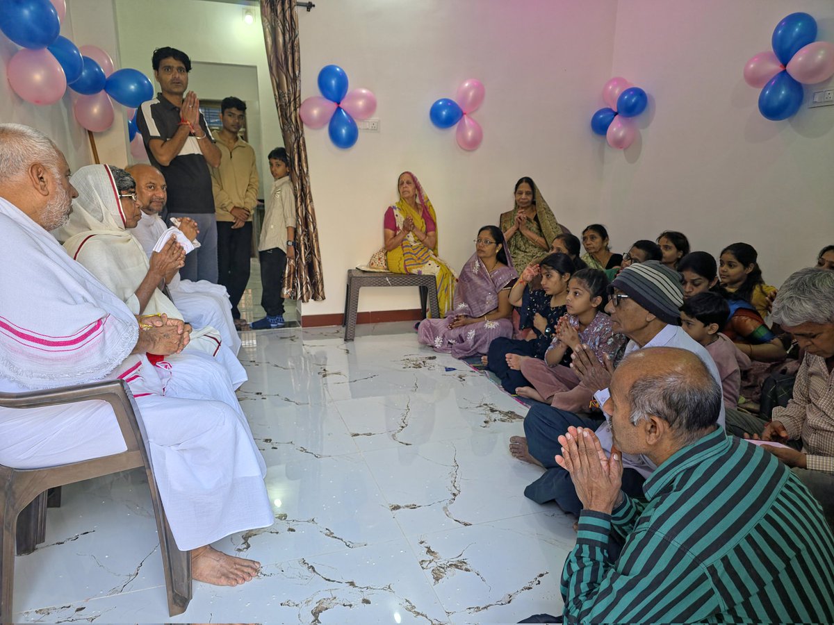 amitwrites15's tweet photo. धरा निवास बनकोड़ा में कलश स्थापना का कार्यक्रम पूर्ण हुआ। इस दौरान महाराज जी का भी सानिध्य मिला। https://t.co/L1NQGuyYoE
