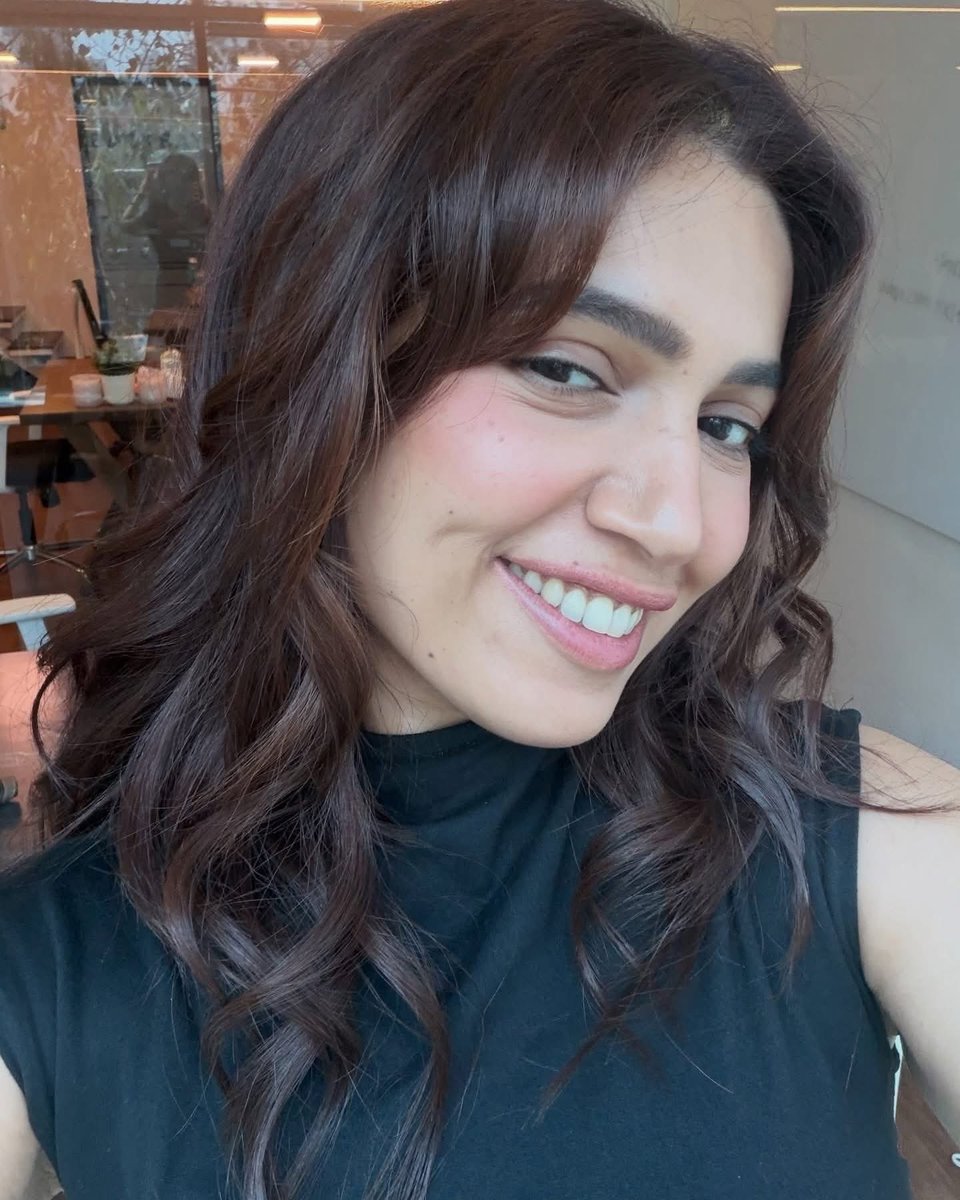 saurabhpal44's tweet photo. Bhumi Pednekar is serving major hair inspiration with her latest transformation! 🌟🔥

#BhumiPednekar #NewHaircut #BangsStyle #HairInspo #BollywoodFashion https://t.co/4iRoAmjQMo