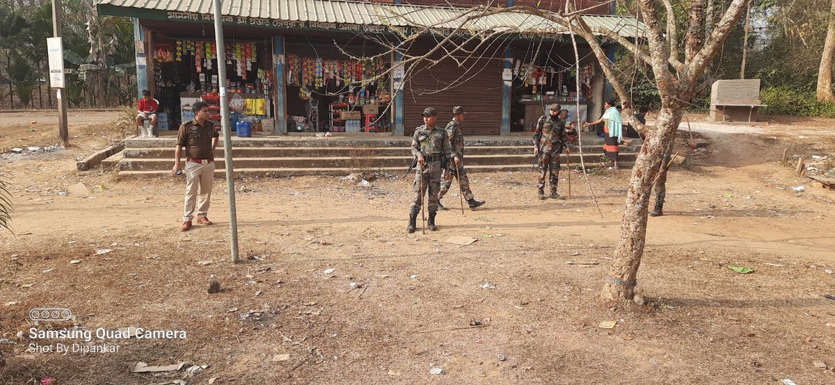 🚓 Manubazar PS staff carried out mobile and foot patrolling in the Sakbari area to enhance security and build public confidence. Regular patrols are being conducted to strengthen safety and public confidence. <a href="/Tripura_Police/">Tripura Police</a>